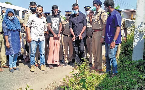 Accused Prabhukumar and Suresh recount the events that unfolded on the day of the murder, at the crime spot near the Manamkulambu school at Thenkurissy.