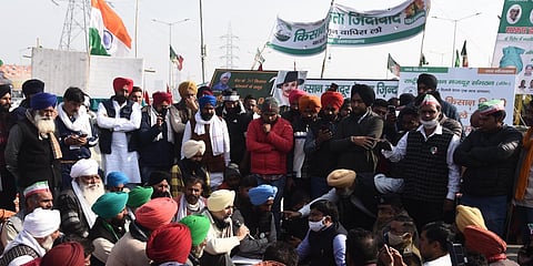 Farmers talk with Uttar Pradesh District officers next to barricades during a protest at the Delhi-Uttar Pradesh state border in Ghazipur on December 20 2020. (Photo | EPS/Parveen negi)