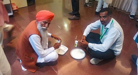 Farmers' representatives, holding talks with the Centre, have their own food during the lunch break, at Vigyan Bhawan in New Delhi, Thursday, Dec. 3, 2020. (Photo | PTI)