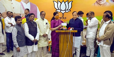 Actor-Politician Vijayashanti joins Bharatiya Janata Party in the presence of BJP National Secretary Arun Singh at party headquarters in New Delhi Monday. (Photo | PTI)