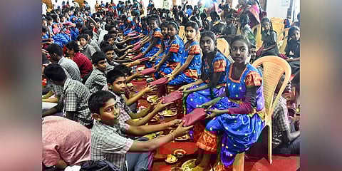 Boys perform ‘padha puja’ for girls at the Hindu Spiritual Fair on Friday. (Photo| Ashwin Prasath, EPS)