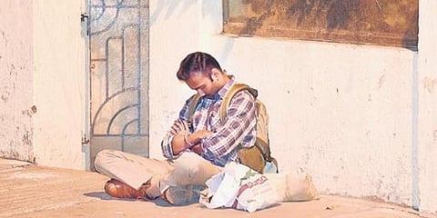 IPS officer Arun Rangarajan stages a protest in front of his wife’s house in Vasanth Nagar, Bengaluru, on Sunday. (Photo | Nagaraja Gadekal, EPS)