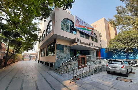 Delhi Pradesh Congress Committee office wears a deserted look on Tuesday as counting of votes polled in Delhi elections in underway in the national capital. (Photo | Shekhar Yadav, EPS)