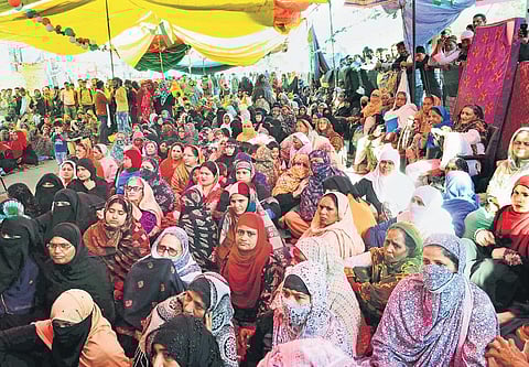 Muslim women during the ongoing sit-in protest against Citizenship Amendment Act (CAA), National Register of Citizens (NRC) and National Population Register (NPR) at Shaheen Bagh. (Photo | EPS)