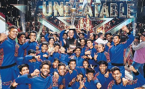 Team V Unbeatable strike a pose after lifting this year’s trophy | twitter