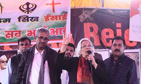 Sanjay Hegde and Sadhana Ramachandran - mediators appointed by Supreme Court - at Shaheen Bagh in New Delhi. (Photo| Parveen Negi, EPS)