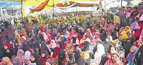 Protesters during an interaction with the Supreme Court-appointed interlocutors at Shaheen Bagh. (Phoot | Parveen Negi, EPS)