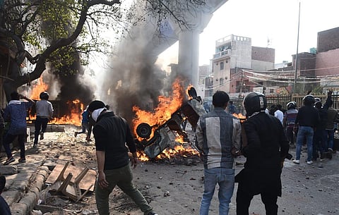 Clashes between a group of anti-CAA protestors and supporters of the new citizenship act, at Jafrabad in north-east Delhi. (Photo | Parveen negi, EPS)