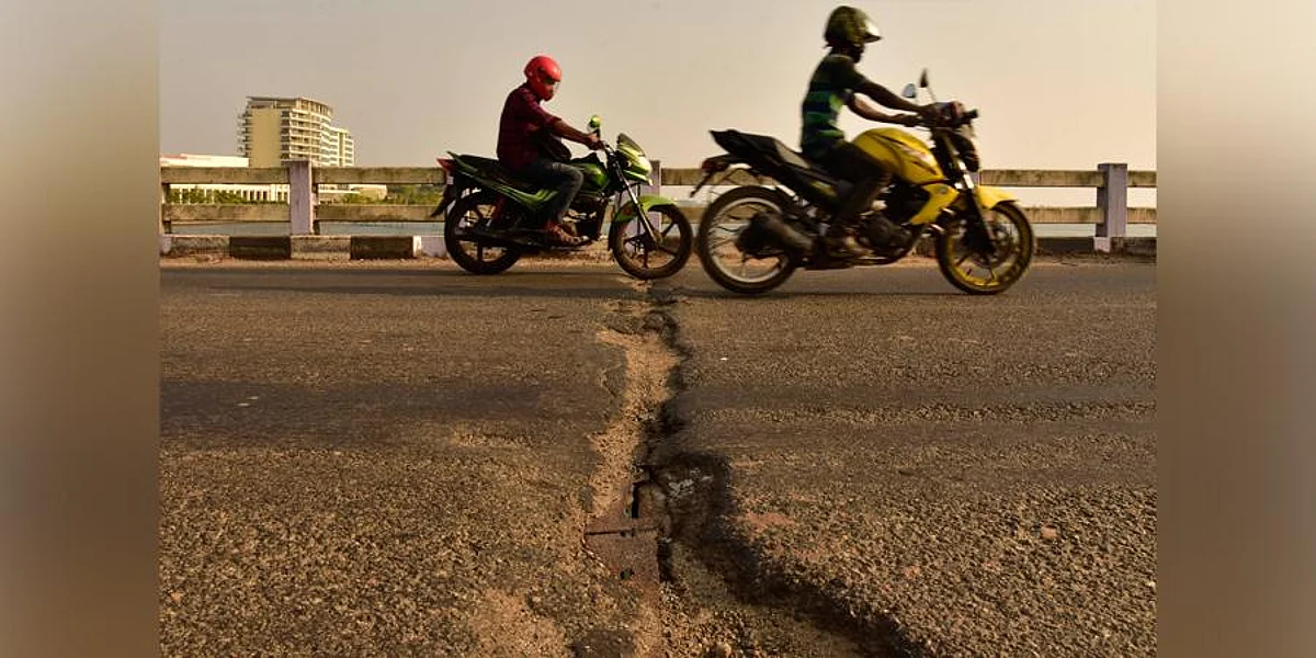 Joints of Kochi’s flyovers squeaking Joints of Kochi’s flyovers squeaking