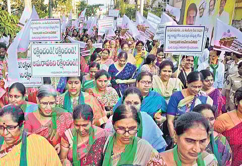 Members of the Amaravati Parirakshana JAC take out a protest rally at Currency Nagar in Vijayawada on Tuesday (File Photo | Prasant Madugula, EPS)