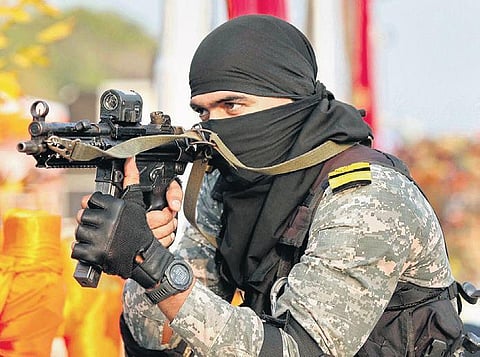 A commando performs a live demo during DefExpo-2020 in Lucknow. (Photo | PTI)
