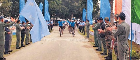 On their way, the teams interacted with students and motivated them to join the armed forces.