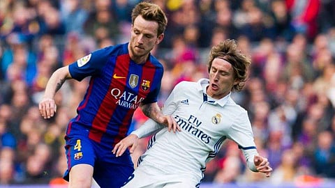 LUKA MODRIC & IVAN RAKITIC: Rakitic has said that his national team-mate Luka Modric should win everything that star striker Lionel Messi cannot. You don't get to hear something like that been said about a Madrid player by a counterpart at Barcelona. Modric and Rakitic were instrumental in Croatia's World Cup wonder run in Russia. Their respective sides will be baying on their experience to orchestrate and organise the game from the middle of the pitch. (Photo | AFP)