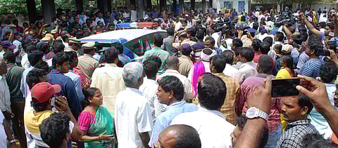 Maruthi Rao funeral procession at Miryalguda on Monday. (Photo| EPS)