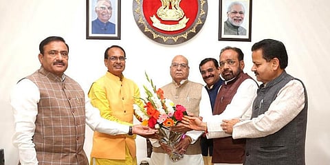 Ex-Madhya Pradesh CM Shivraj Singh Chouhan along with the leader of the opposition Gopal Bhargava and other party MLAs meets Governor Lalji Tandon at Raj Bhavan, in Bhopal. (Photo| ANI)