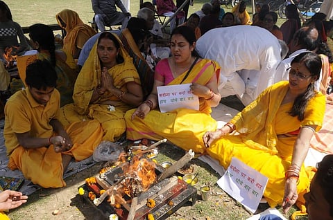 Women perform havan in Patna to ward off coronavirus (Photo| EPS/ Ranjit K Dey)