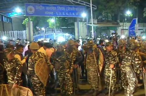 Security personnel guarding the Tihar Jail premises (Pic courtesy: ANI/Twitter)