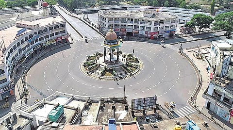 KR Circle in Mysuru wears a deserted look because of the Janata Curfew. (Photo | EPS)