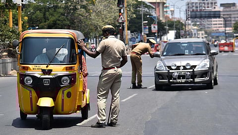 Police check the vehicles at Spencers after announcing curfew following COVID - 19 in Chennai on Wednesday. (Photo | P Jawahar/EPS)