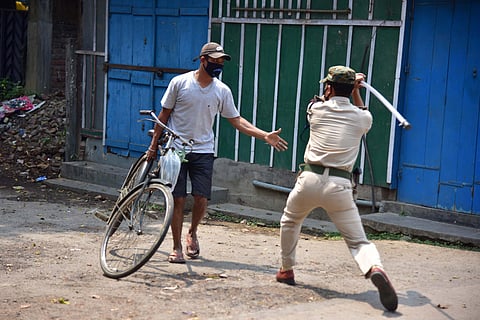 Police use force to disperse people from roads during lockdown. For representational use only.(Photo| PTI)