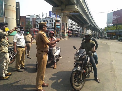 Police checking the motor bike riders and other vechicles travellers at Kaloor on the lockdown day. (Photo | A Sanesh/EPS)