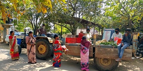 Officials supplying vegetable through mobile rythu bazar in Hyderabad. (Photo | EPS)