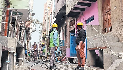 MCD workers repair electric wires in riot-affected area of Shiv Vihar. (Photo | Ashish Kumar Kataria, EPS)