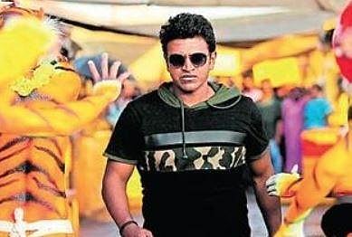 A still from the movie Yuvarathnaa