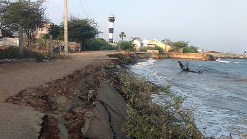 Breaking waves catalyse coastal erosion in Tamil Nadu