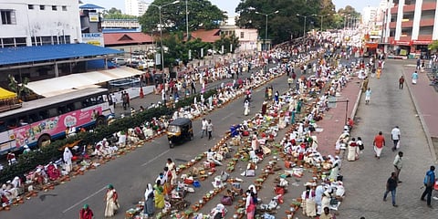 Devotees get ready for offering pongala at Thampanoor on Monday,as part of the 'Attukal Pongala' festival. (Photo| BP Deepu, EPS)