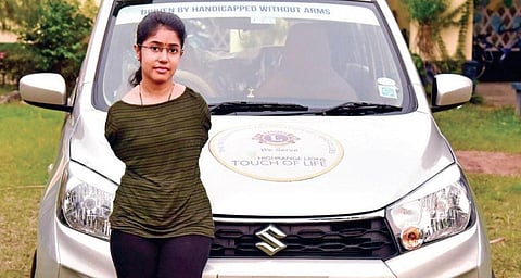 Jilumol, a resident of Thodupuzha, born without both hands |Albin  mathew