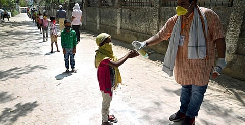 Social workers distribute food packets to distribute it among the needy people during the nationwide lockdown in Prayagraj. (Photo| PTI)