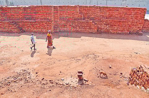 Brick kiln wearing a deserted look amidst lockdown at Chikkarayapuram|  R Satish Babu