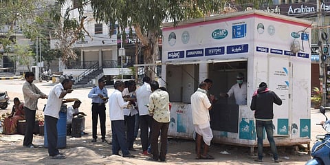 An Annapurna canteen serves meals to the needy at Kukatpally. (File photo| S Senbagapandiyan, EPS)