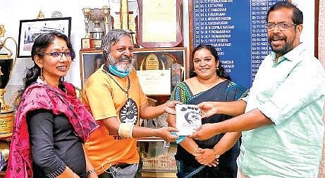 Bicycle Mayor Prakash Gopinath handing over a book to Mayor K Sreekumar during the launch of the initiative