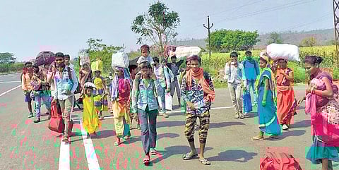 Migrant labourers en route their native village at Nagpur (File Photo)