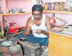 Goldsmiths demand financial aid from government