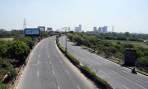 A deserted view of DND Flyway during the nationwide lockdown to control the spread of coronavirus pandemic in Delhi on Wednesday. (Photo | Parveen Negi/EPS)