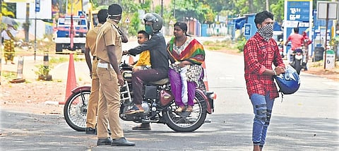 Police explain to a motorist and his family on the need to strictly follow lockdown curbs during an inspection at Palachira, hardly a kilometre from Puthernchantha where one person has tested Covid-19 positive| B P Deepu