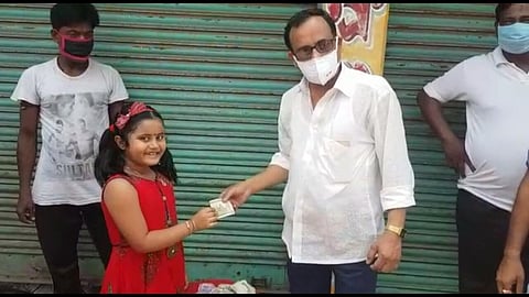 Child singer Debangkita Banerjee raising funds for COVID-19 relief fund (Photo | EPS)