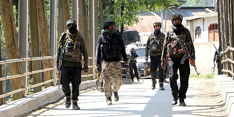Army jawans leave after the end of an encounter with militants, at Melhora in Shopian on Wednesday. (Photo| ANI)