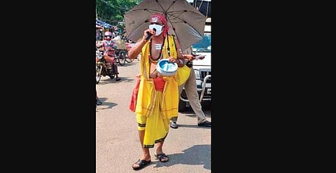 The saffron-clad social worker, who is a native of Paikadahikore village, starts his journey to spread awareness about Covid 19 around 6am daily.