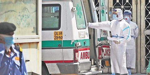 Health workers on duty at LNJP Hospital in New Delhi on Friday. (Photo| Shekhar Yadav, EPS)