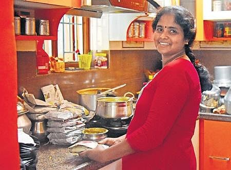 M Sarala packing the food she prepared | shiba prasad sahu