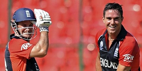 Former England captain Andrew Strauss (L) and Kevin Pietersen. (File Photo | AFP)