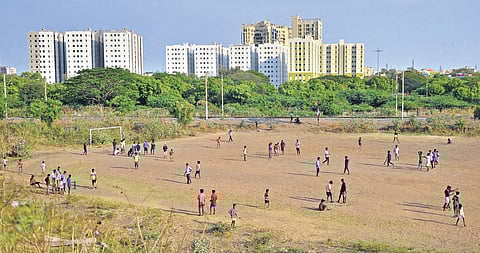 Ignoring the lockdown and COVID-19 threat, children play at  Old Washeramnpet in Chennai | DEBADATTA MALLICK