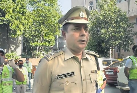 Central Delhi Deputy Police Commissioner Sanjay Bhatiya interacts with volunteers who will help impose the lockdown strictly | Express
