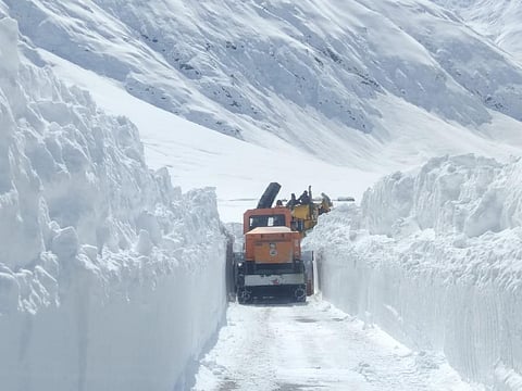 The road clearing operation in Ladakh by BRO.