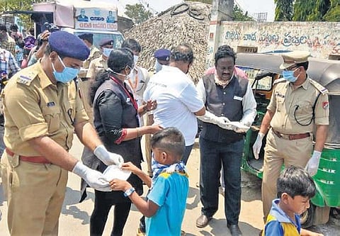 RPF distribute food packets to the poor (Photo |  EPS)