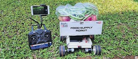 The food-supply robot created by the students